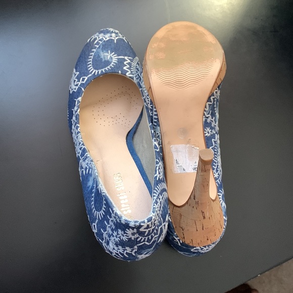 Shoes - Picture 2 of 2